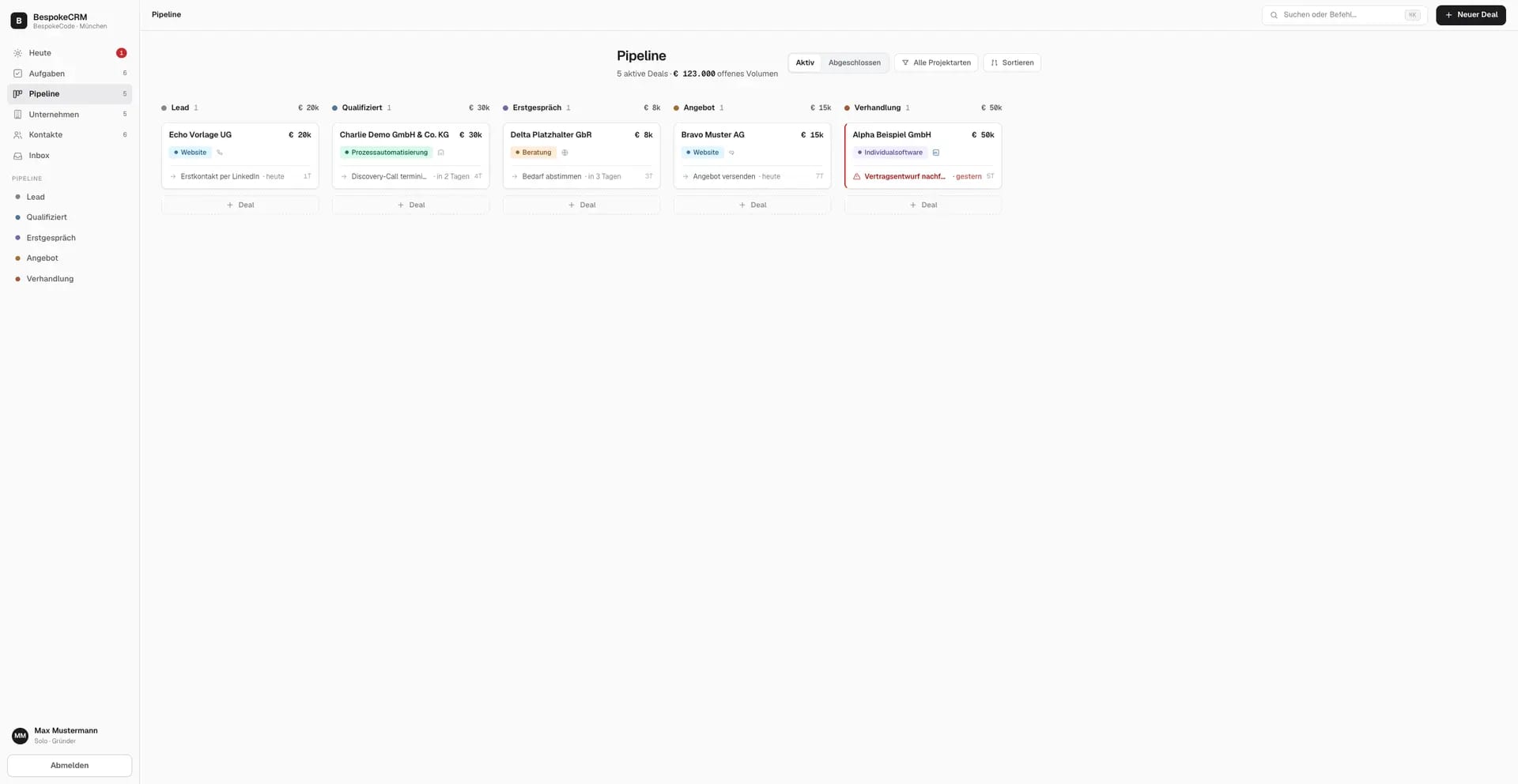 Screenshot der Kanban Pipeline Seite der BespokeCRM Software 